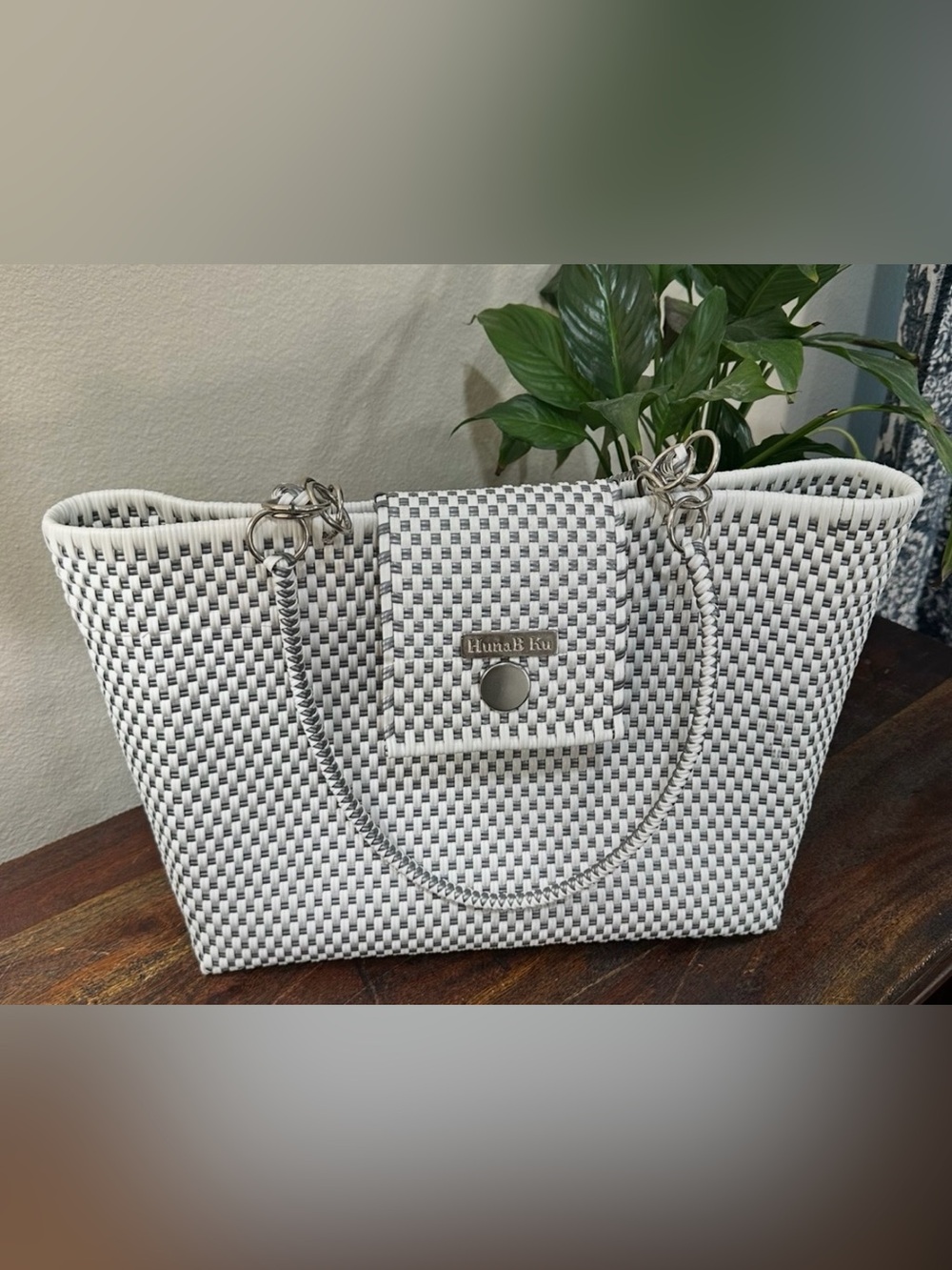 HunaB Ku Handwoven Weave Purse
Mexico- gray & white